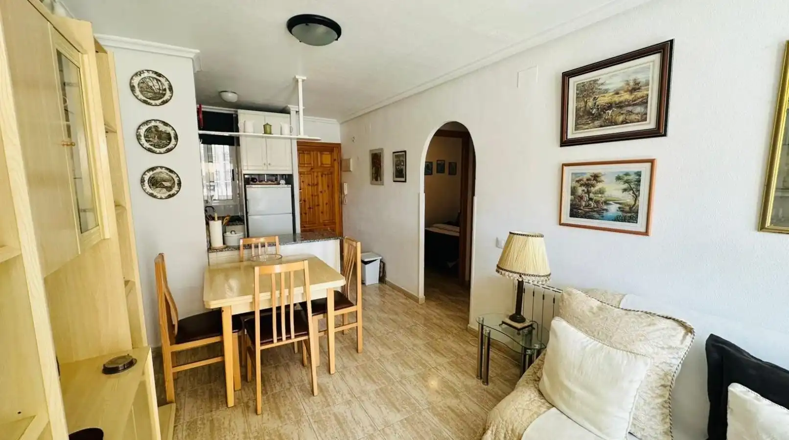 Vista exterior de Apartament en venda en Torrevieja amb Moblat i Piscina comunitària