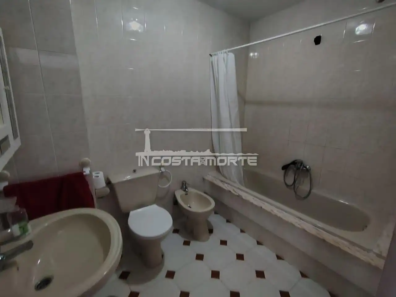 Baño de Piso en venta en Cee con Calefacción, Trastero y Amueblado