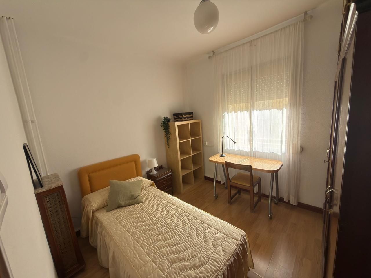 Bedroom of Flat for share in Cuenca Capital  with Heating and Furnished