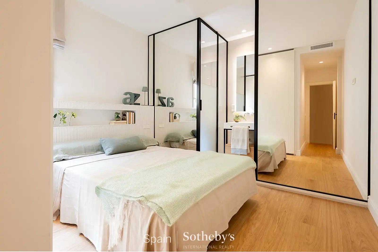Bedroom of Apartments for sale in Madrid  with Air Conditioner and Heating