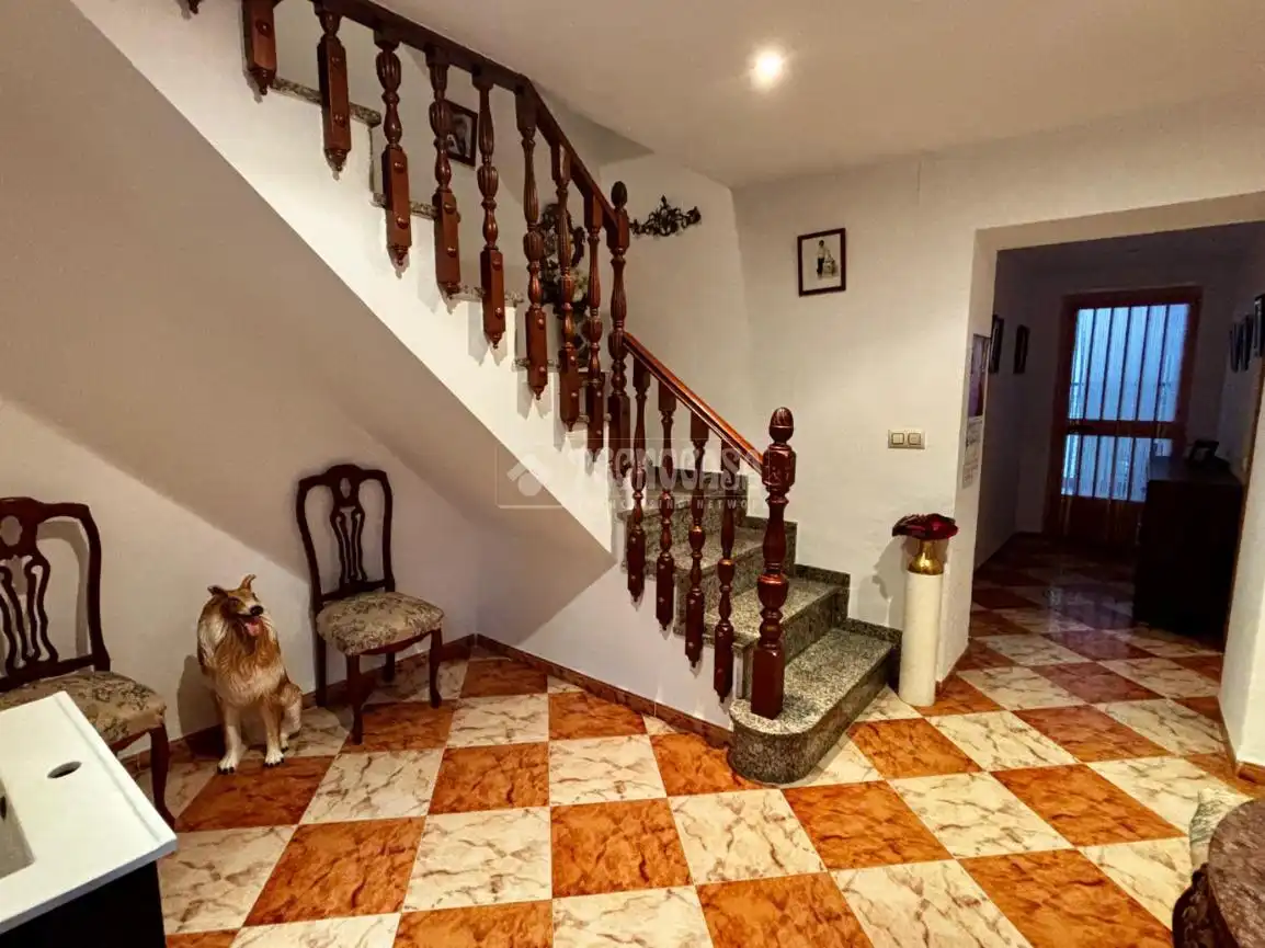 Einfamilien-Reihenhaus zum Verkauf in Jódar mit Klimaanlage und Terrasse