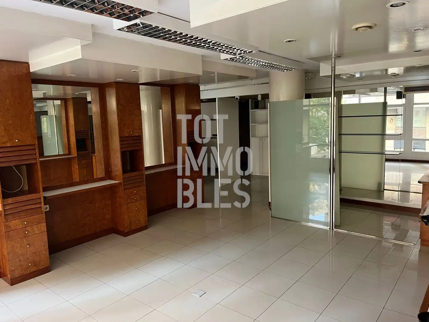 Business premises to rent in Eixample Nord, imagen 2
