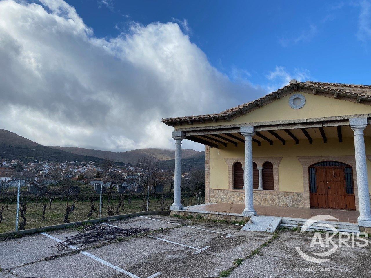 Vista exterior de Finca rústica en venda en San Pablo de los Montes amb Jardí privat