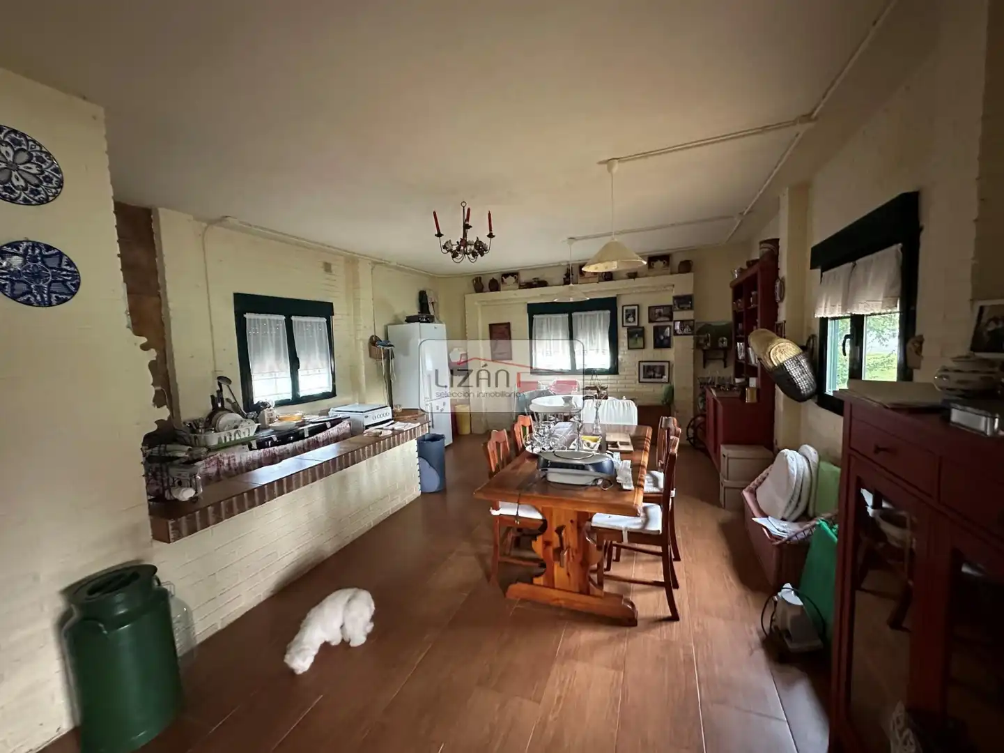 Cuina de Casa o xalet en venda en Oviedo  amb Calefacció, Jardí privat i Terrassa