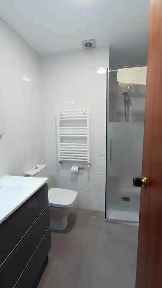 Bathroom of Flat for rent in Pontevedra Capital 
