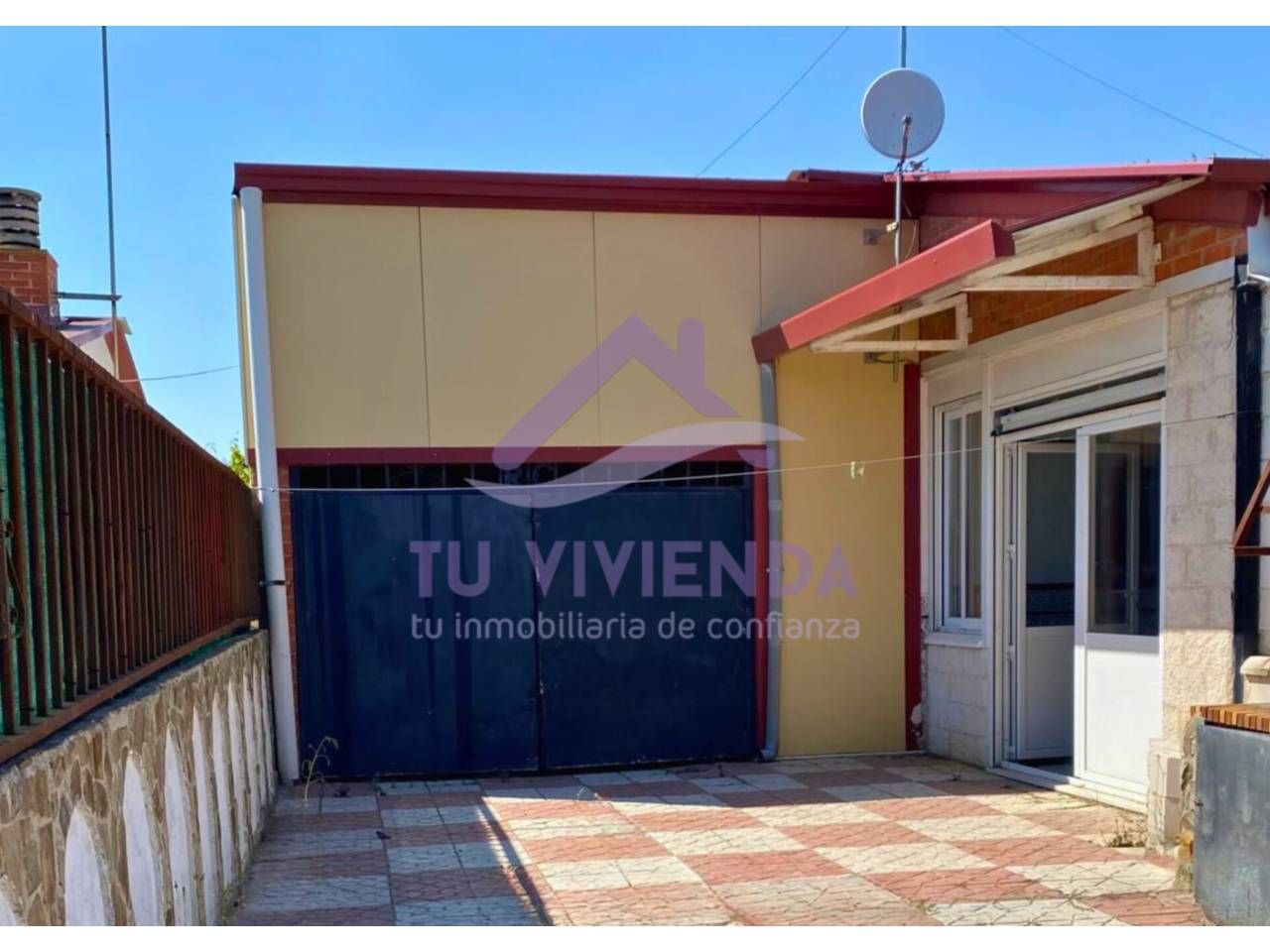 Außenansicht von Country house zum verkauf in Cubillas de Santa Marta mit Heizung, Privatgarten und Terrasse