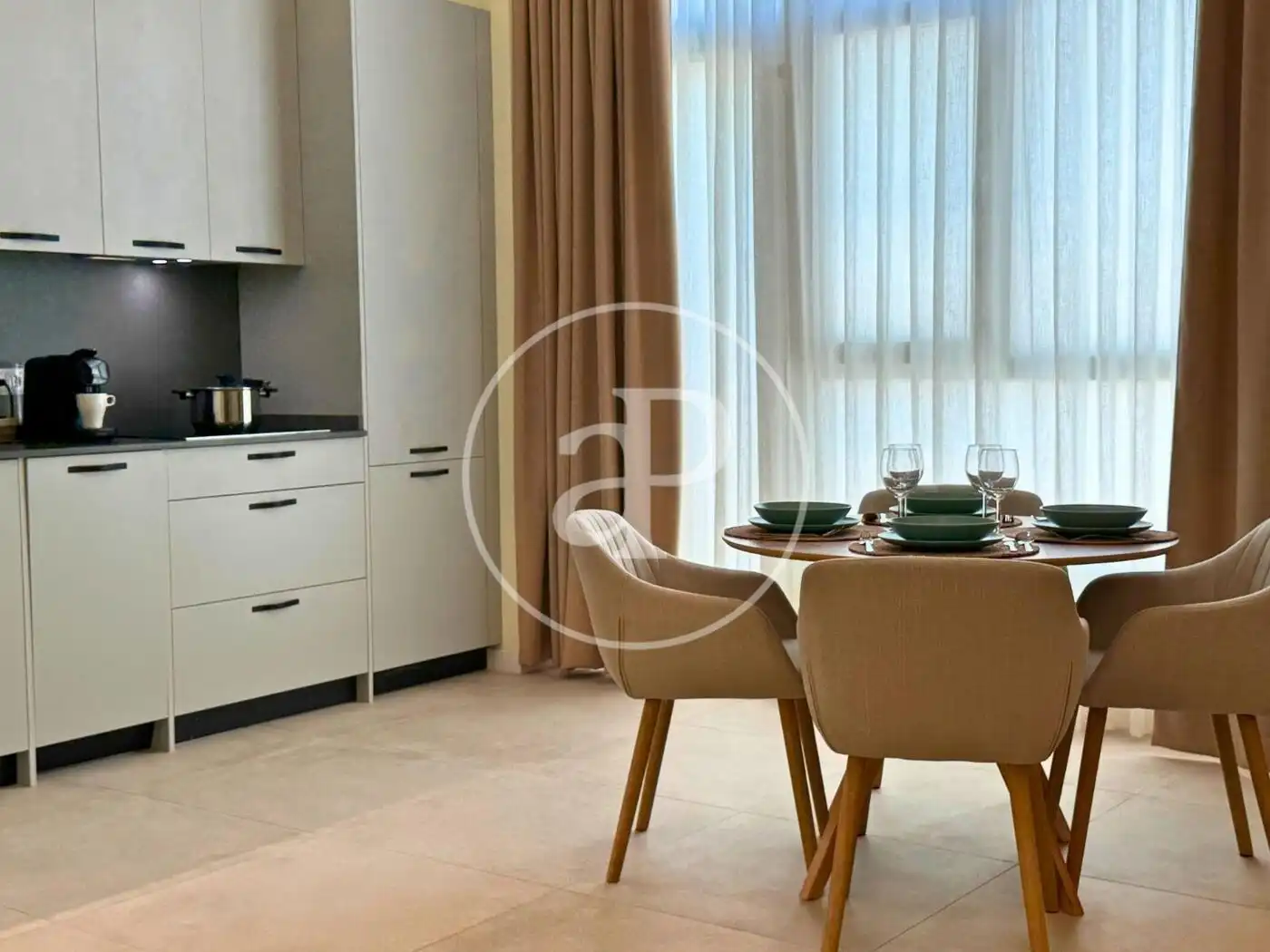 Menjador de Loft de lloguer en Valencia amb Aire condicionat, Calefacció i Moblat