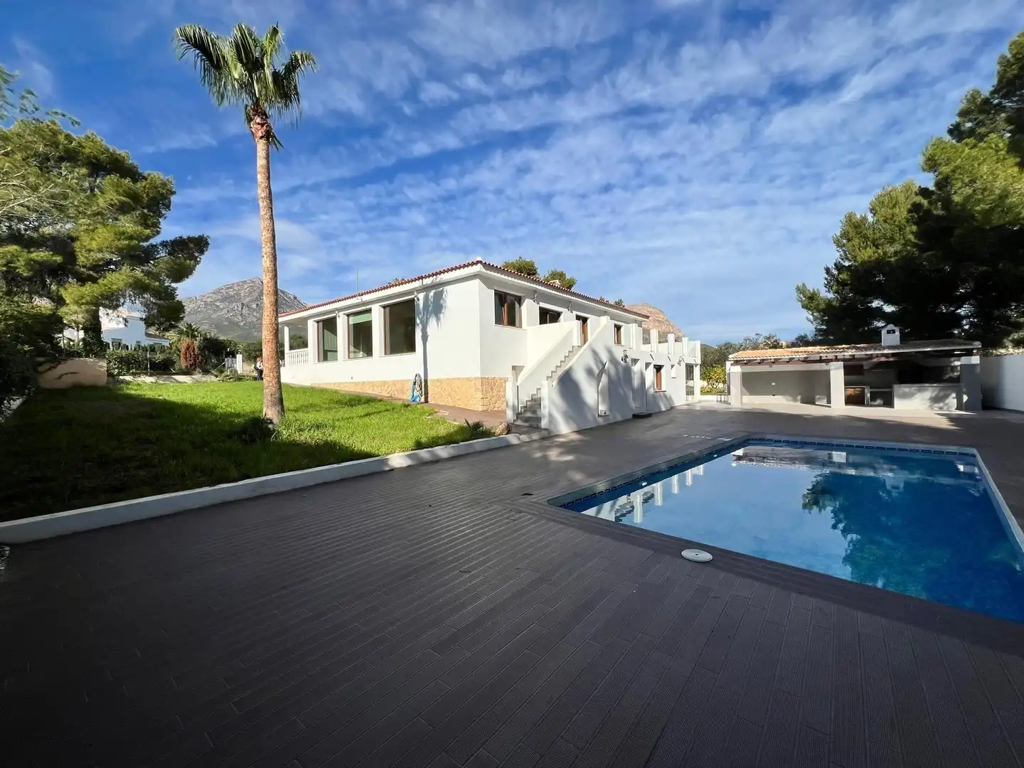 Vista exterior de Casa o xalet en venda en La Nucia amb Jardí privat, Terrassa i Piscina