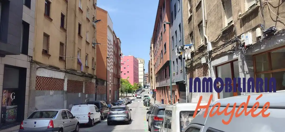 Vista exterior de Local en venta en Bilbao 
