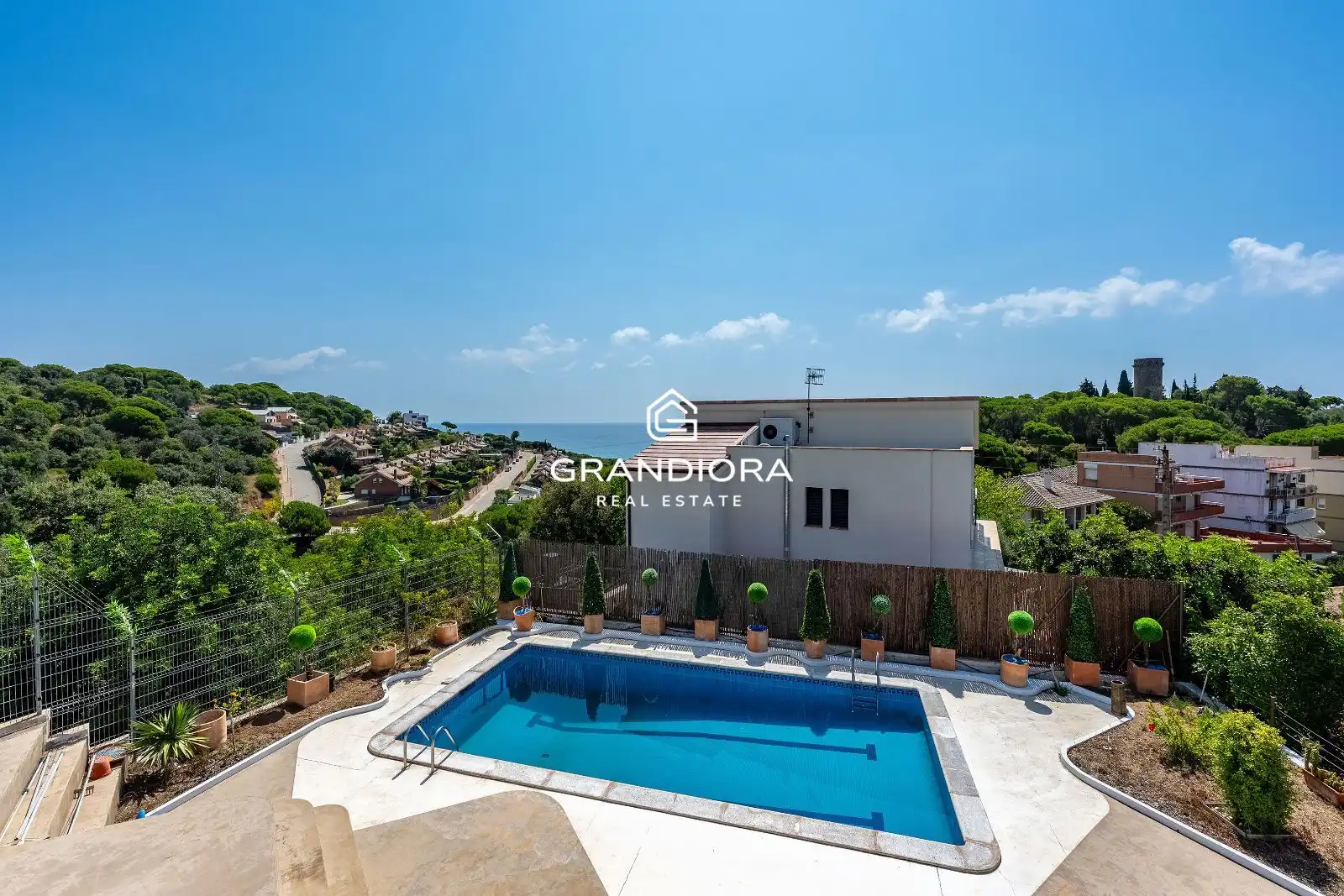 Vista exterior de Casa o xalet de lloguer en Caldes d'Estrac amb Piscina i Moblat