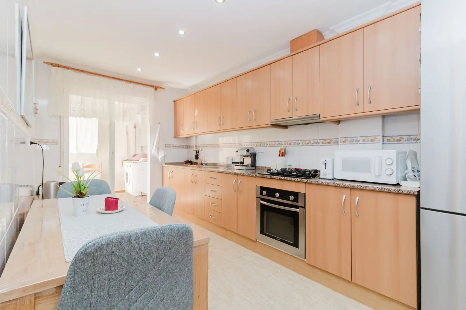 Küche von Einfamilien-Reihenhaus zum Verkauf in Los Alcázares mit Klimaanlage und Terrasse