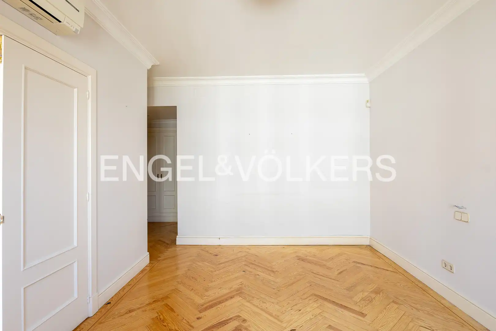 Habitación de Piso en venta en Madrid con Calefacción, Terraza y Trastero