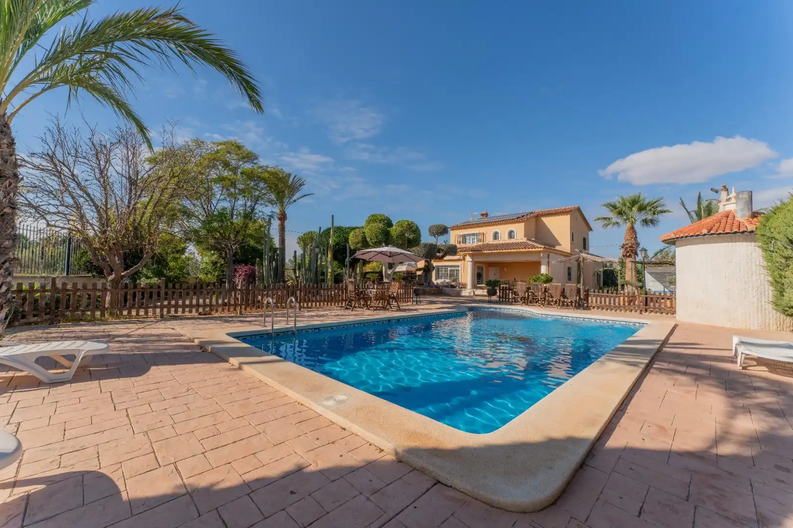Piscina de Casa o chalet en venta en Elche / Elx con Trastero, Piscina y Balcón