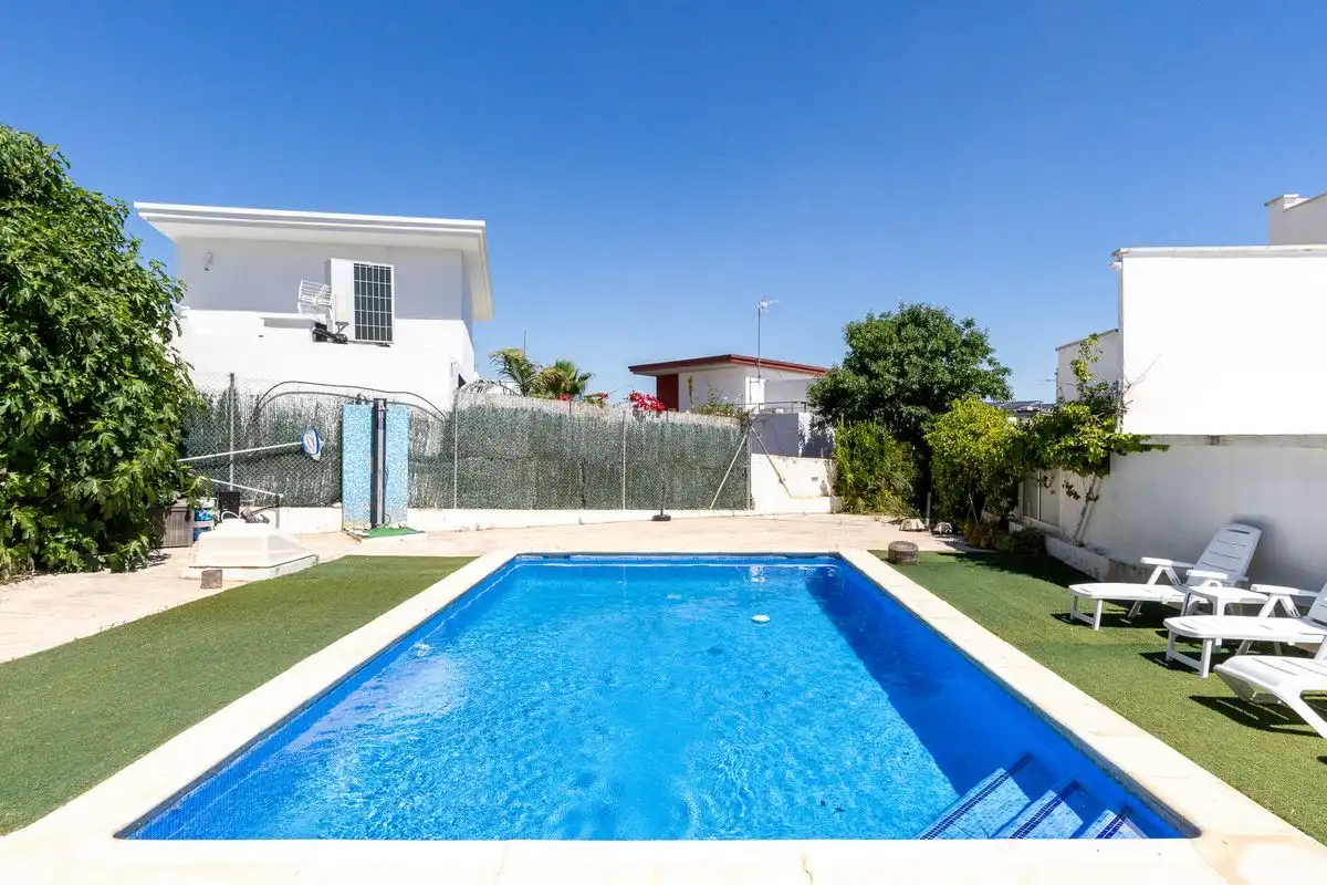 Swimming pool of Houses for sale in Chiva  with Heating, Private garden and Storage room