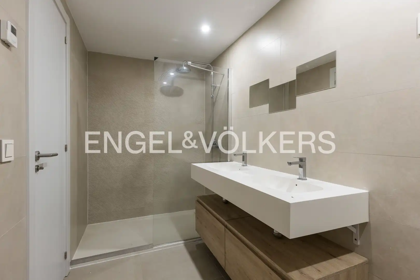 Bathroom of Flat for rent in Madrid  with Air Conditioner, Heating and Terrace