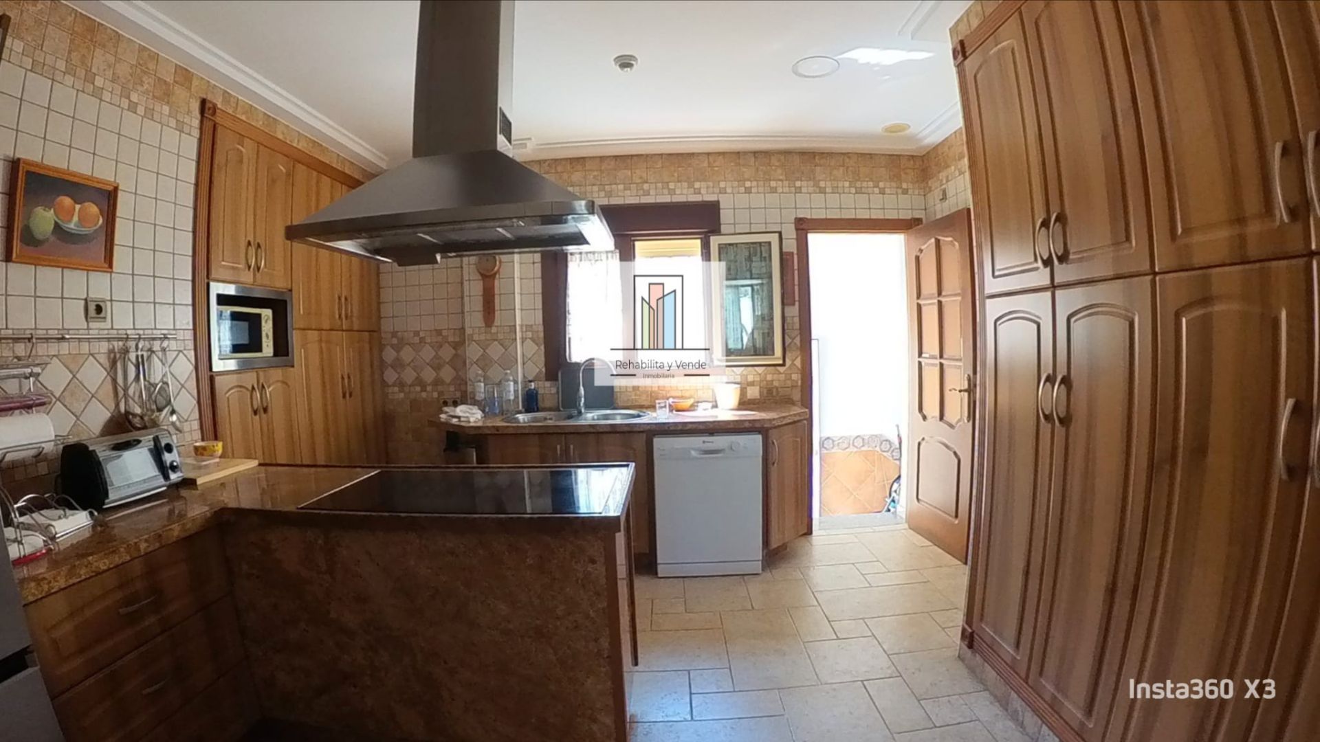 Cuina de Casa o xalet en venda en Chiclana de la Frontera amb Jardí privat, Terrassa i Moblat