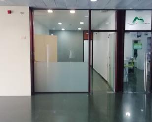 Local de lloguer a Avenida de San Sebastián, 51, La Salle - Cuatro Torres