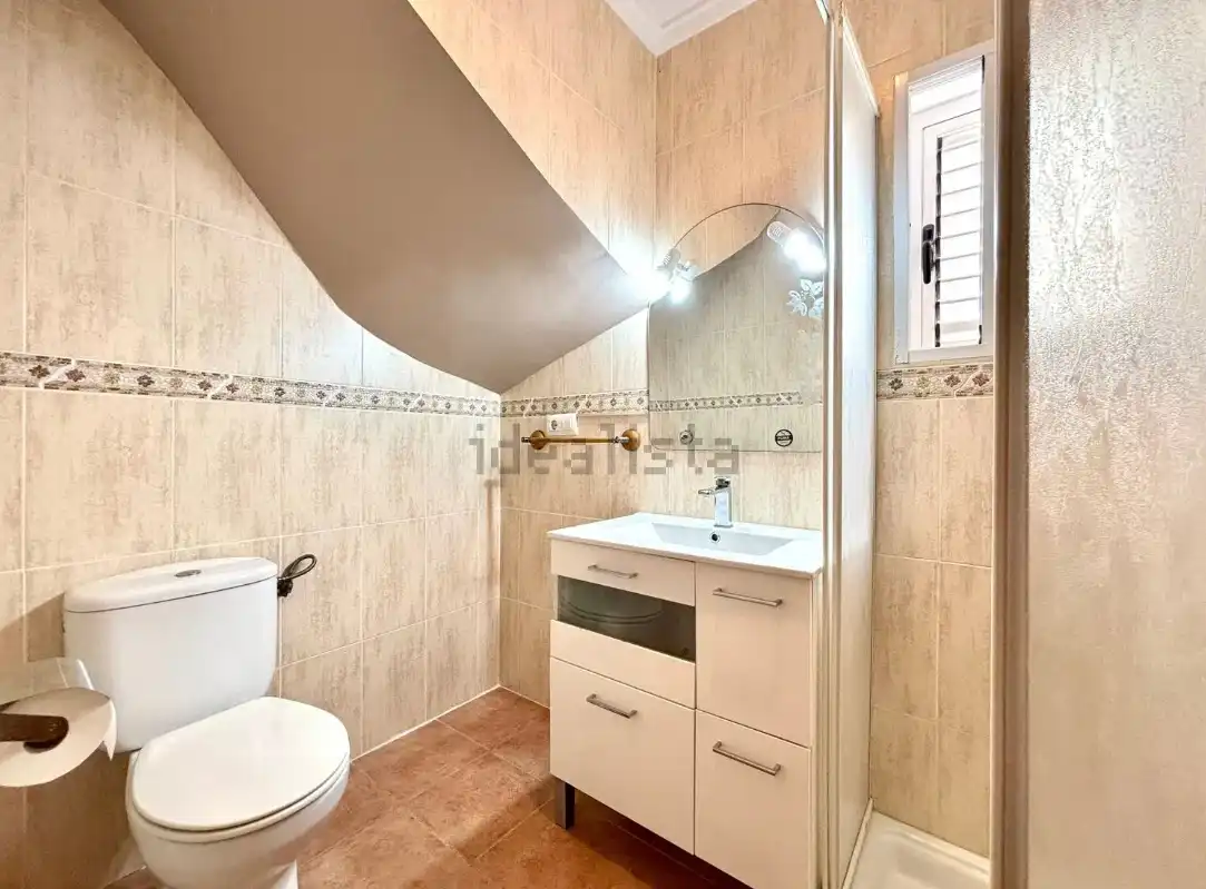 Baño de Casa adosada en venta en Sagunto / Sagunt con Aire acondicionado, Calefacción y Jardín privado