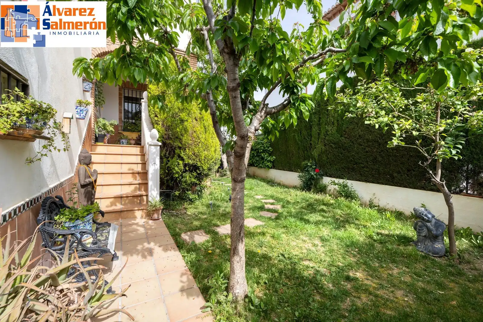 Jardín de Casa adosada en venta en La Zubia con Terraza, Trastero y Piscina
