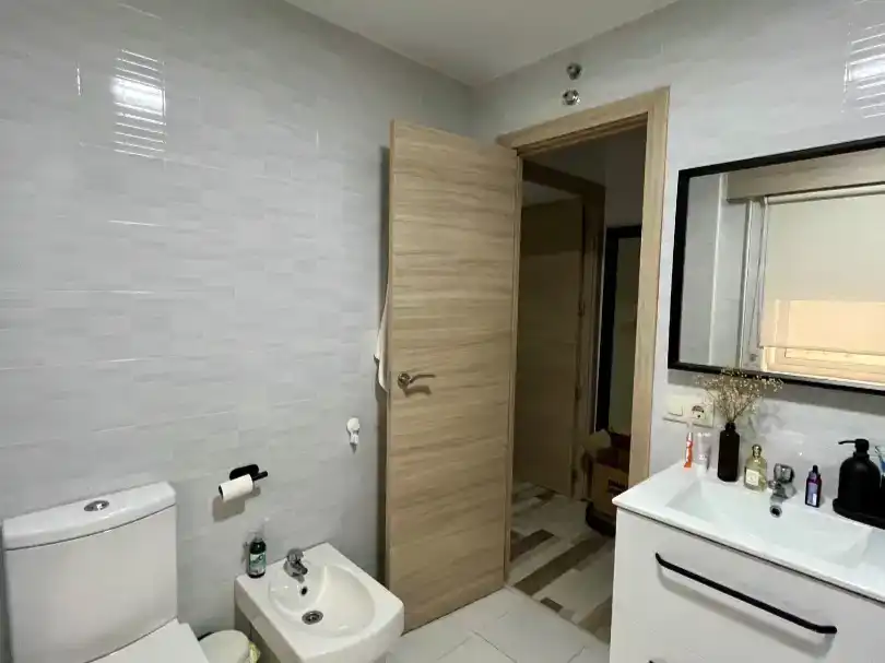 Badezimmer von Wohnungen zur Miete in Arzúa mit Parkett, Möbliert und Balkon