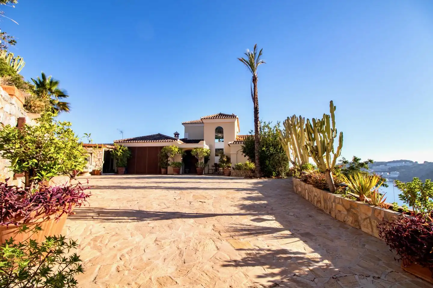 Außenansicht von Haus oder Chalet zum Verkauf in Almuñécar mit Klimaanlage, Privatgarten und Terrasse