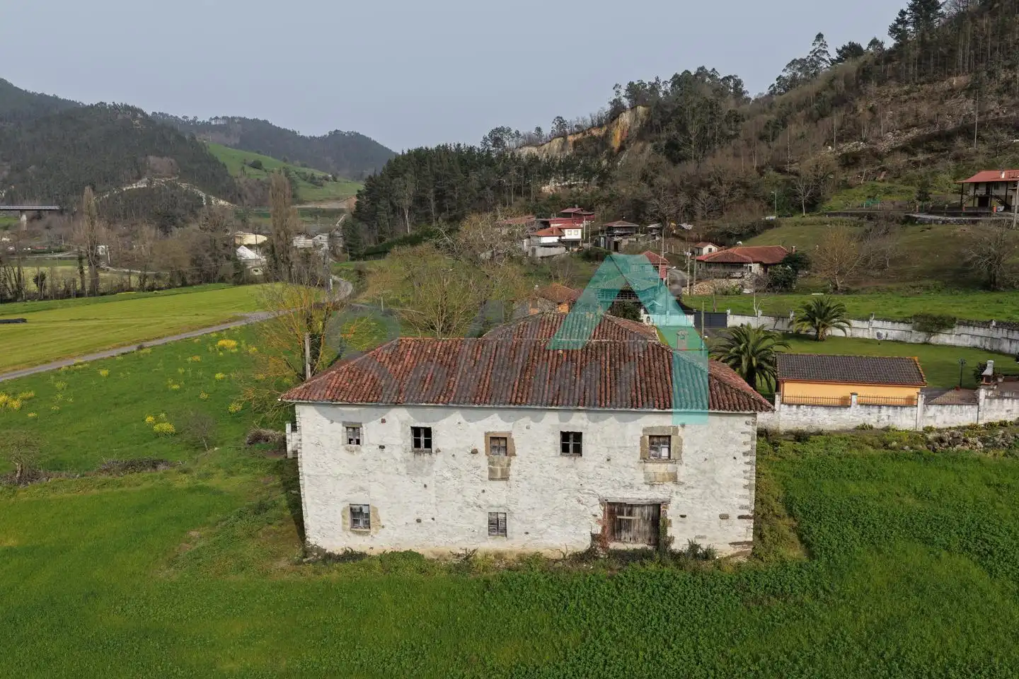 Casa o xalet en venda a Llamas, Salas