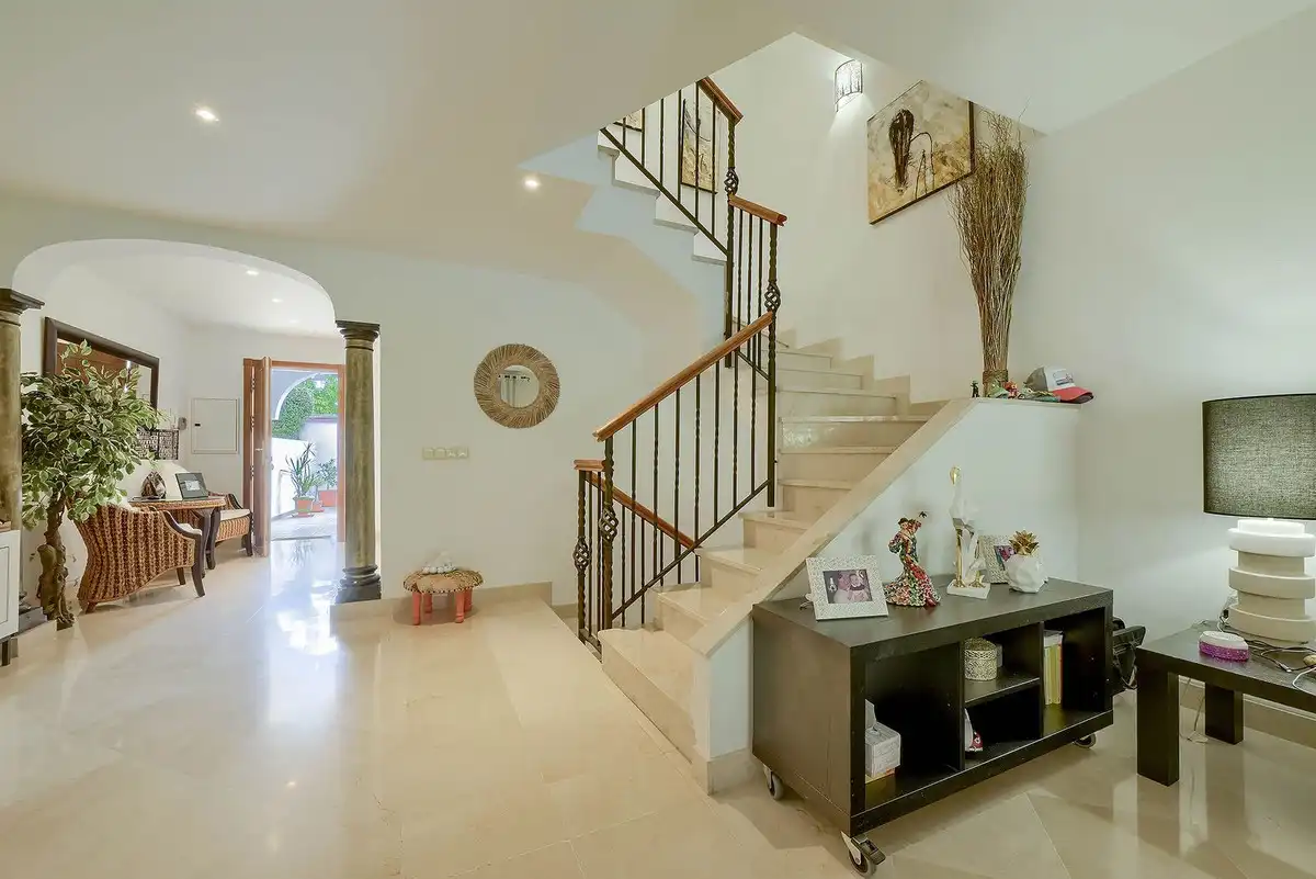 Einfamilien-Reihenhaus zum Verkauf in Marbella mit Klimaanlage und Terrasse