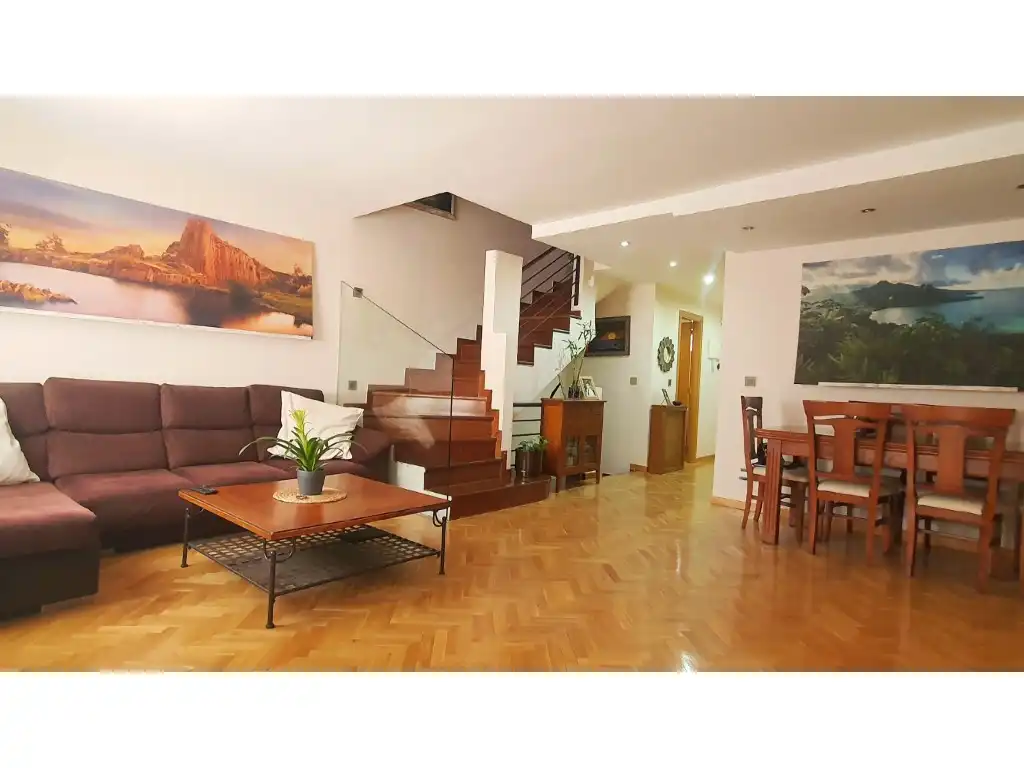 Sala d'estar de Casa adosada en venda en Colmenar Viejo amb Aire condicionat, Jardí privat i Terrassa