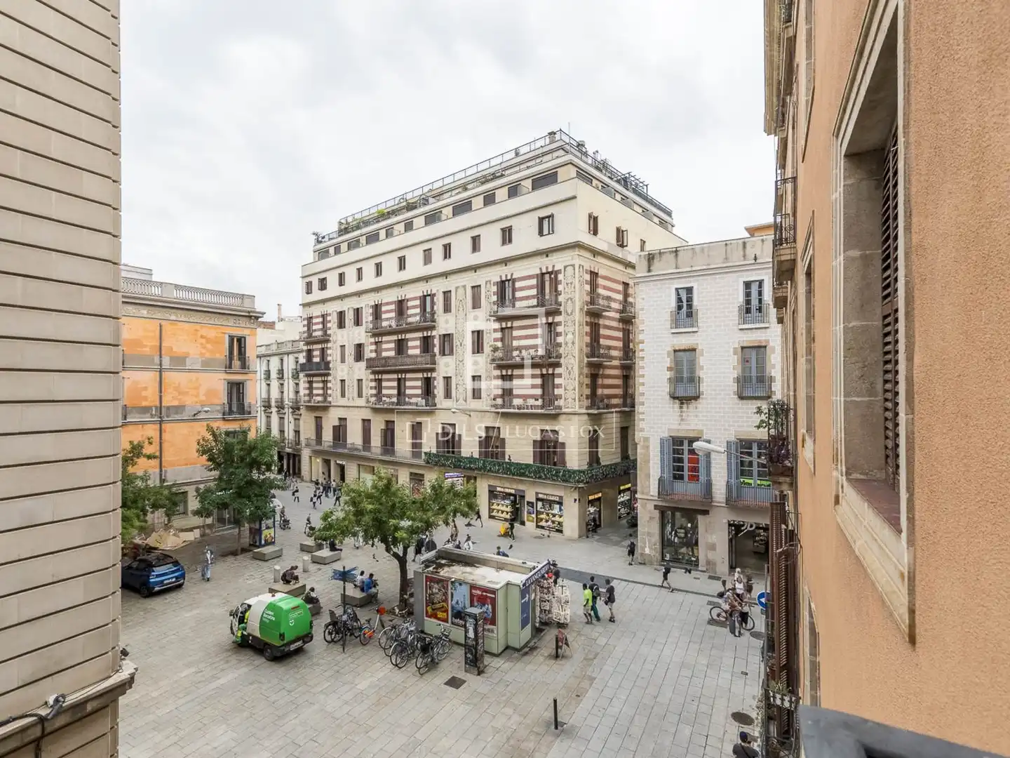 Vista exterior de Piso en venta en Ciutat Vella