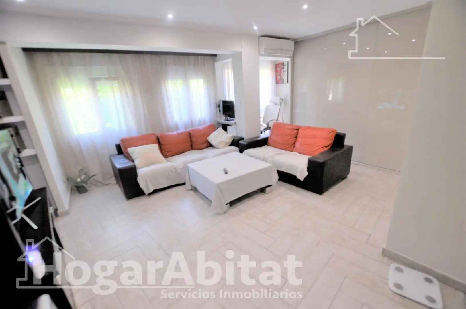 Living room of Flat for sale in  Valencia Capital  with Air Conditioner