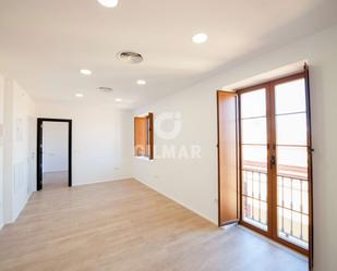 Dormitori de Apartament de lloguer en  Sevilla Capital amb Aire condicionat i Balcó