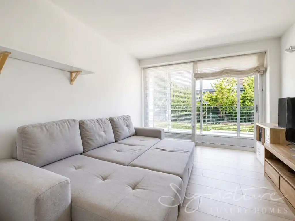 Sala d'estar de Pis en venda en Sant Cugat del Vallès amb Jardí privat, Piscina i Balcó