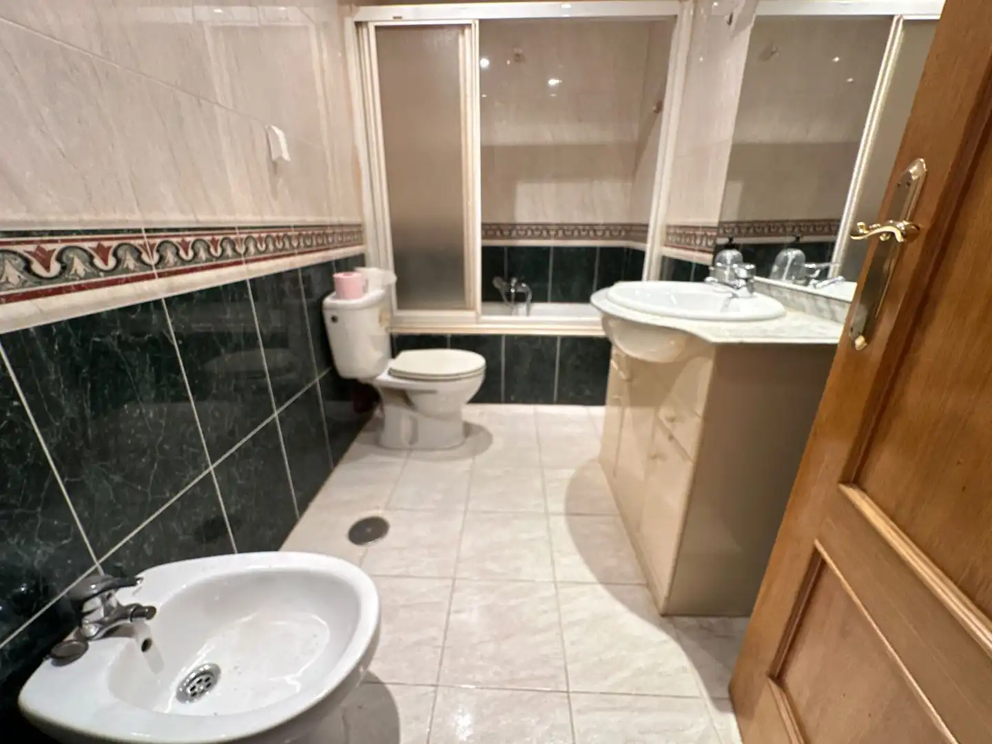Baño de Ático en venta en Santa Marta de Tormes con Calefacción, Terraza y Amueblado