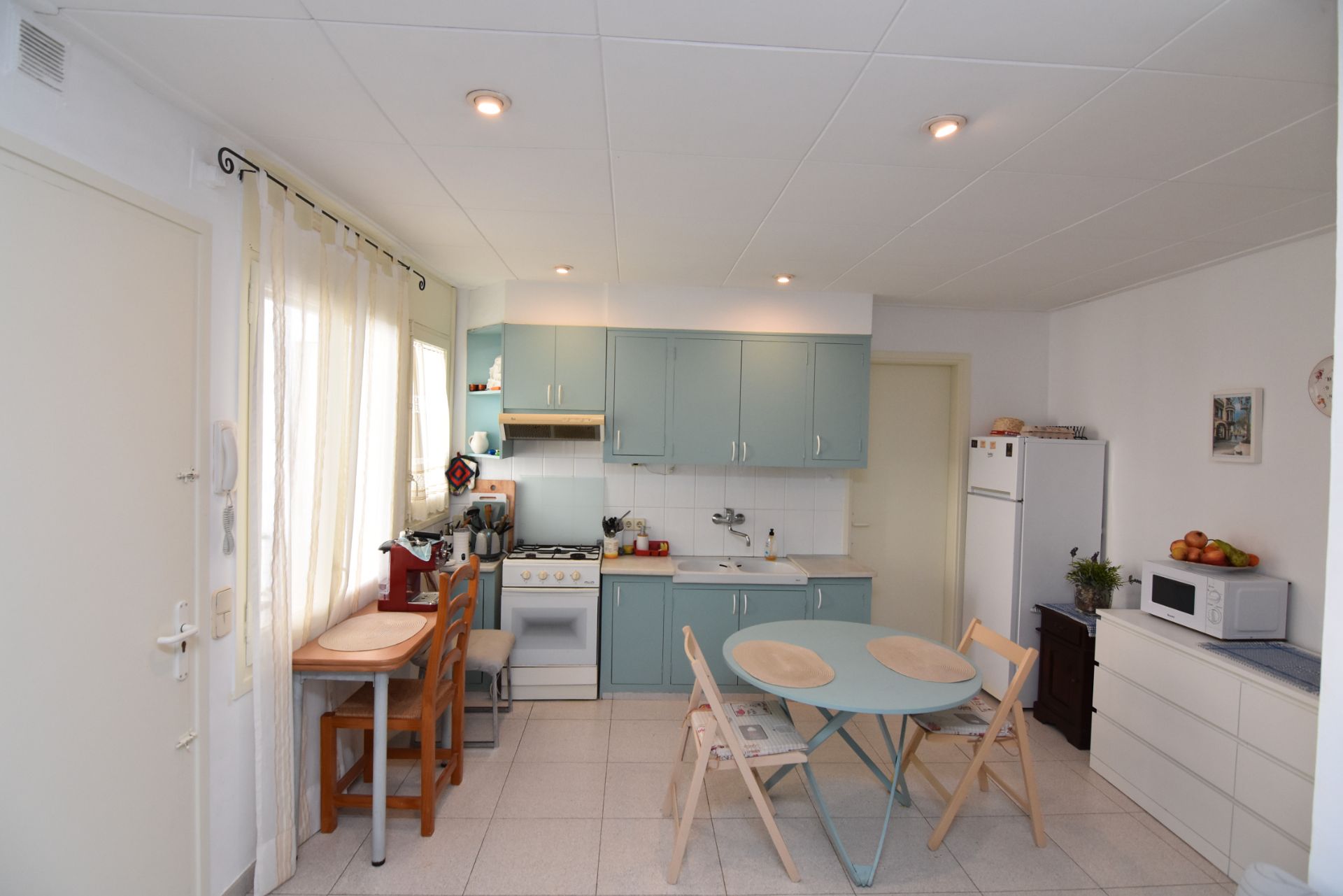 Cuina de Apartament de lloguer en Pineda de Mar amb Moblat, Forn i Rentadora