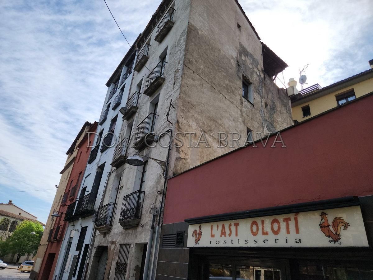 Casa adosada en venda a Llosa, Olot