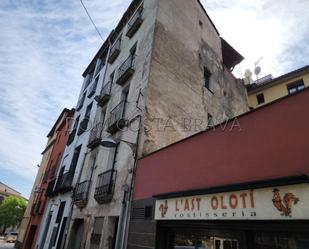 Vista exterior de Casa adosada en venda en Olot