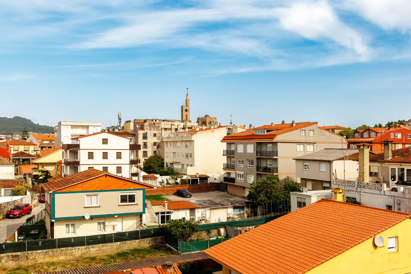 Vista exterior de Dúplex en venda en Nigrán amb Calefacció, Terrassa i Traster