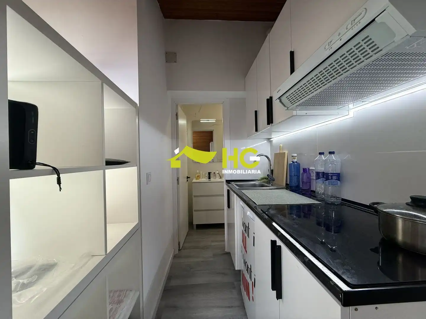Cocina de Apartamento de alquiler en Madrid con Aire acondicionado, Calefacción y Amueblado