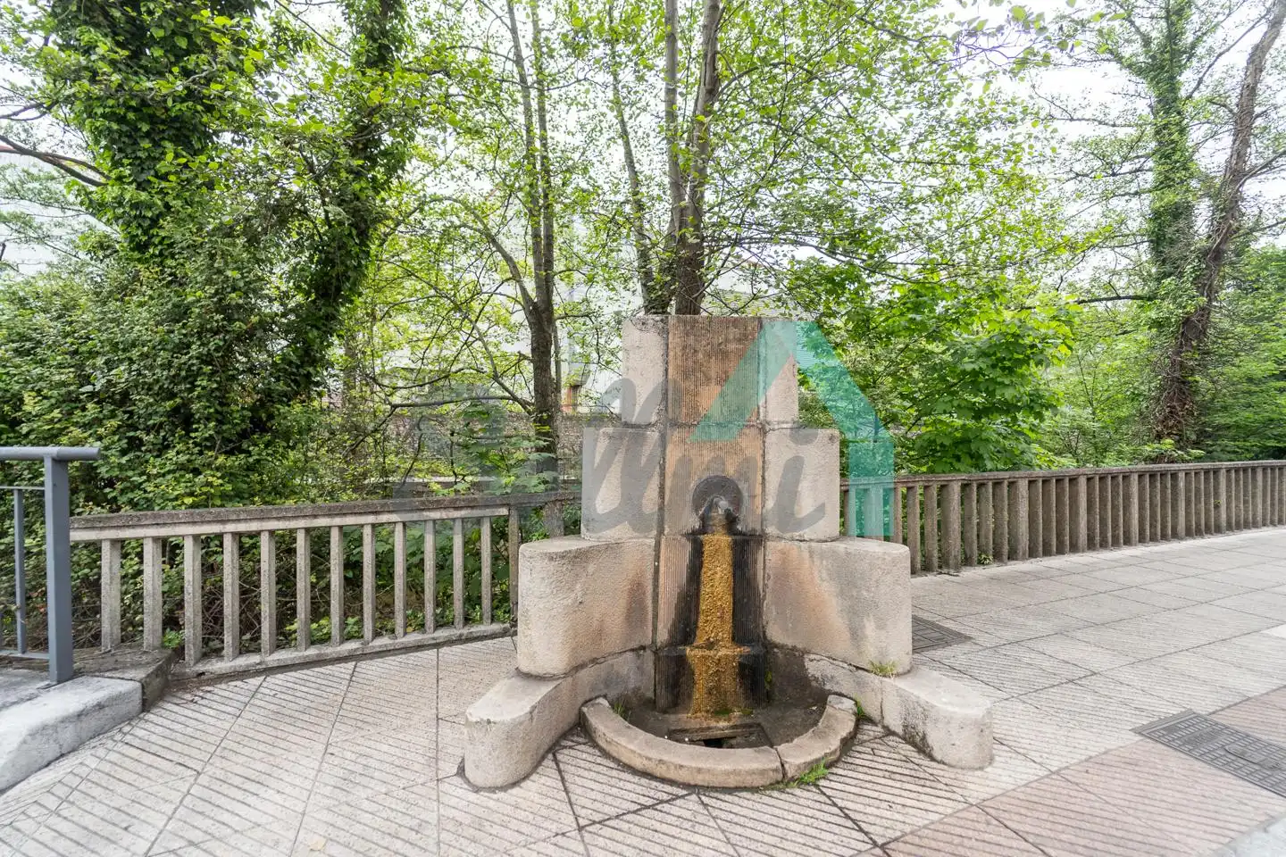 Jardí de Pis en venda en Oviedo  amb Calefacció i Traster