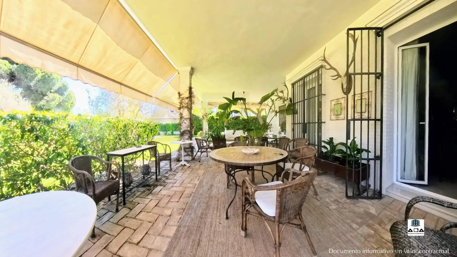 Terrassa de Casa o xalet en venda en Jerez de la Frontera amb Aire condicionat, Calefacció i Jardí privat