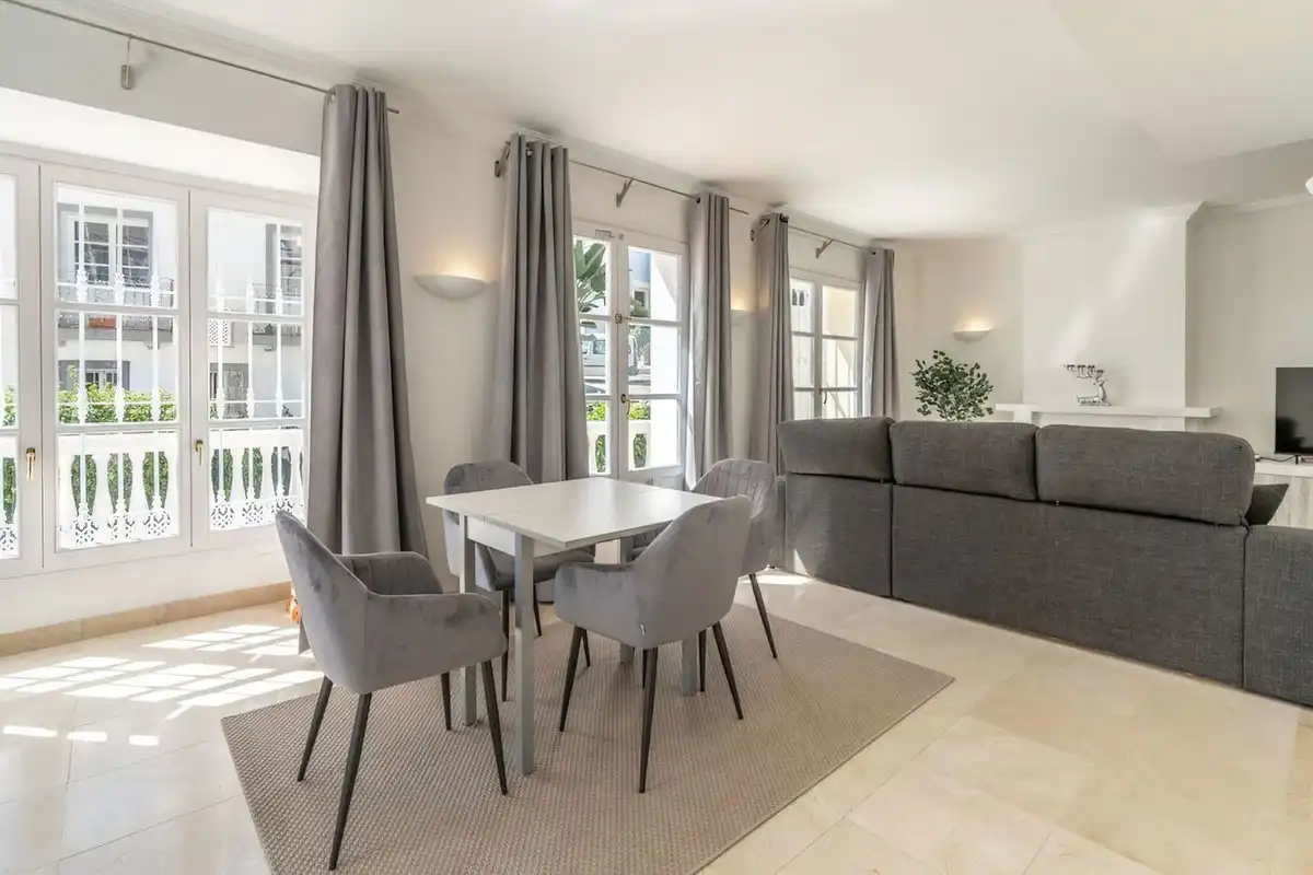 Wohnzimmer von Einfamilien-Reihenhaus zum Verkauf in Benahavís mit Klimaanlage, Terrasse und Gemeinschaftspool