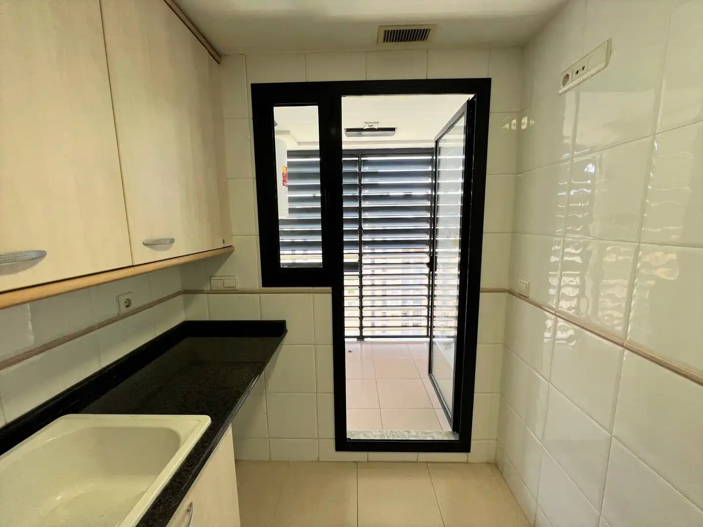 Balcony of Flat for rent in Valencia  with Air Conditioner, Oven and Washing machine