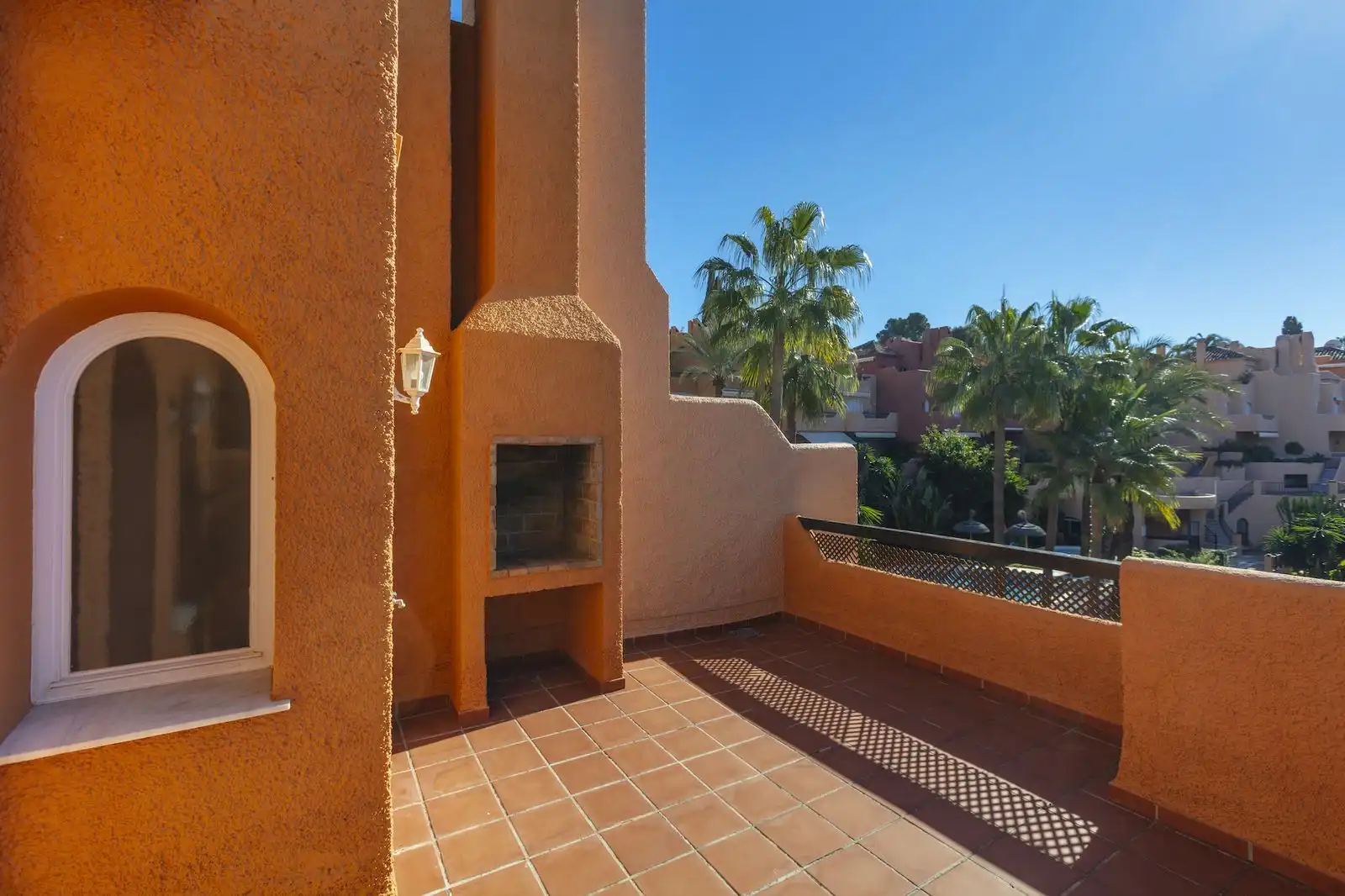 Terrassa de Casa adosada en venda en Marbella amb Terrassa, Traster i Moblat