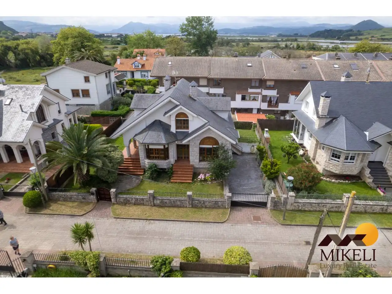 Vista exterior de Casa o chalet en venta en Santoña con Calefacción, Jardín privado y Parquet