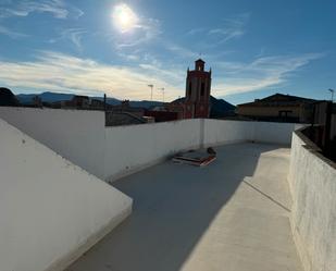 Vista exterior de Casa adosada en venda en Losa del Obispo amb Terrassa i Balcó