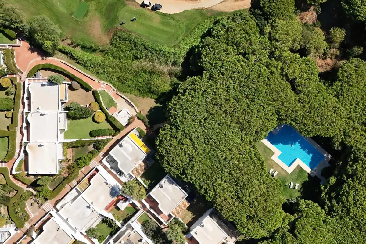 Vista exterior de Casa adosada en venta en Marbella con Terraza y Piscina