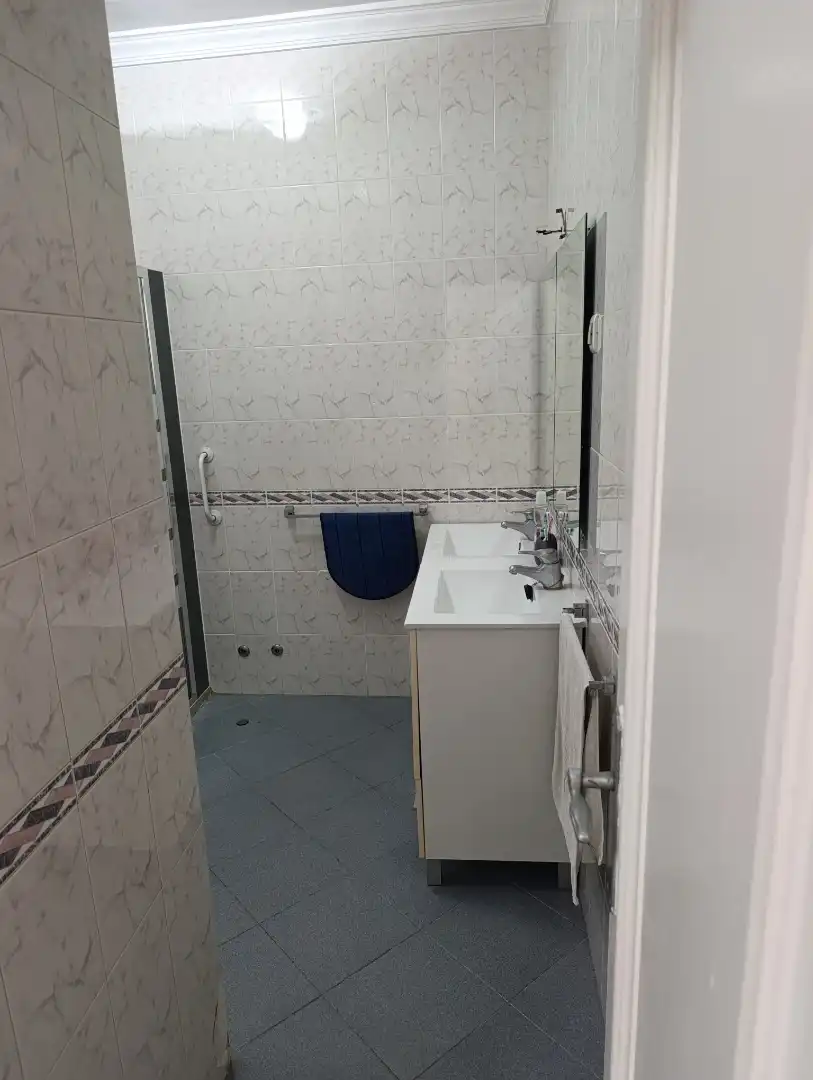 Badezimmer von Einfamilien-Reihenhaus zum Verkauf in Utrera mit Klimaanlage