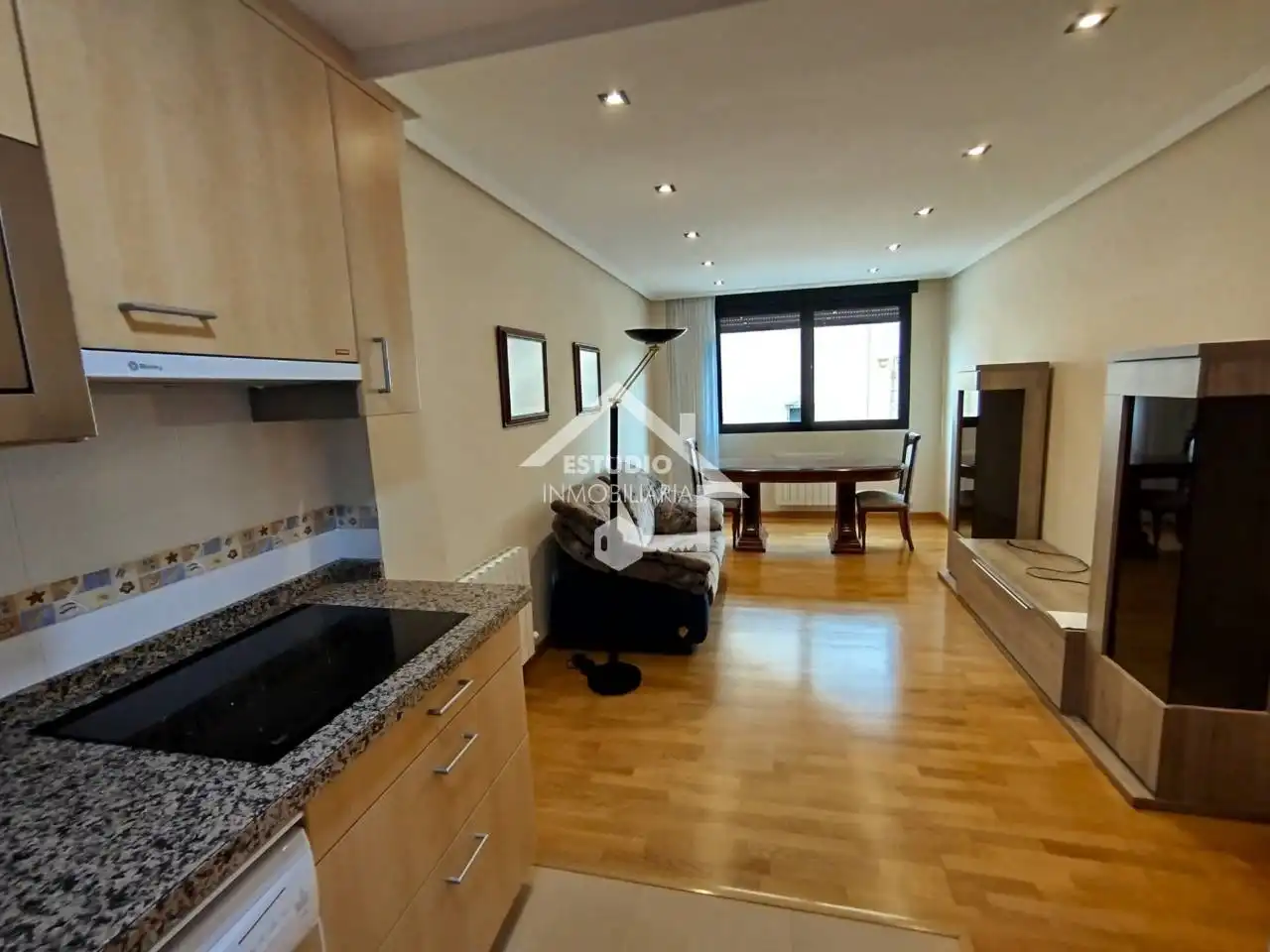 Außenansicht von Wohnung zum Verkauf in Oyón-Oion mit Heizung, Abstellraum und Balkon