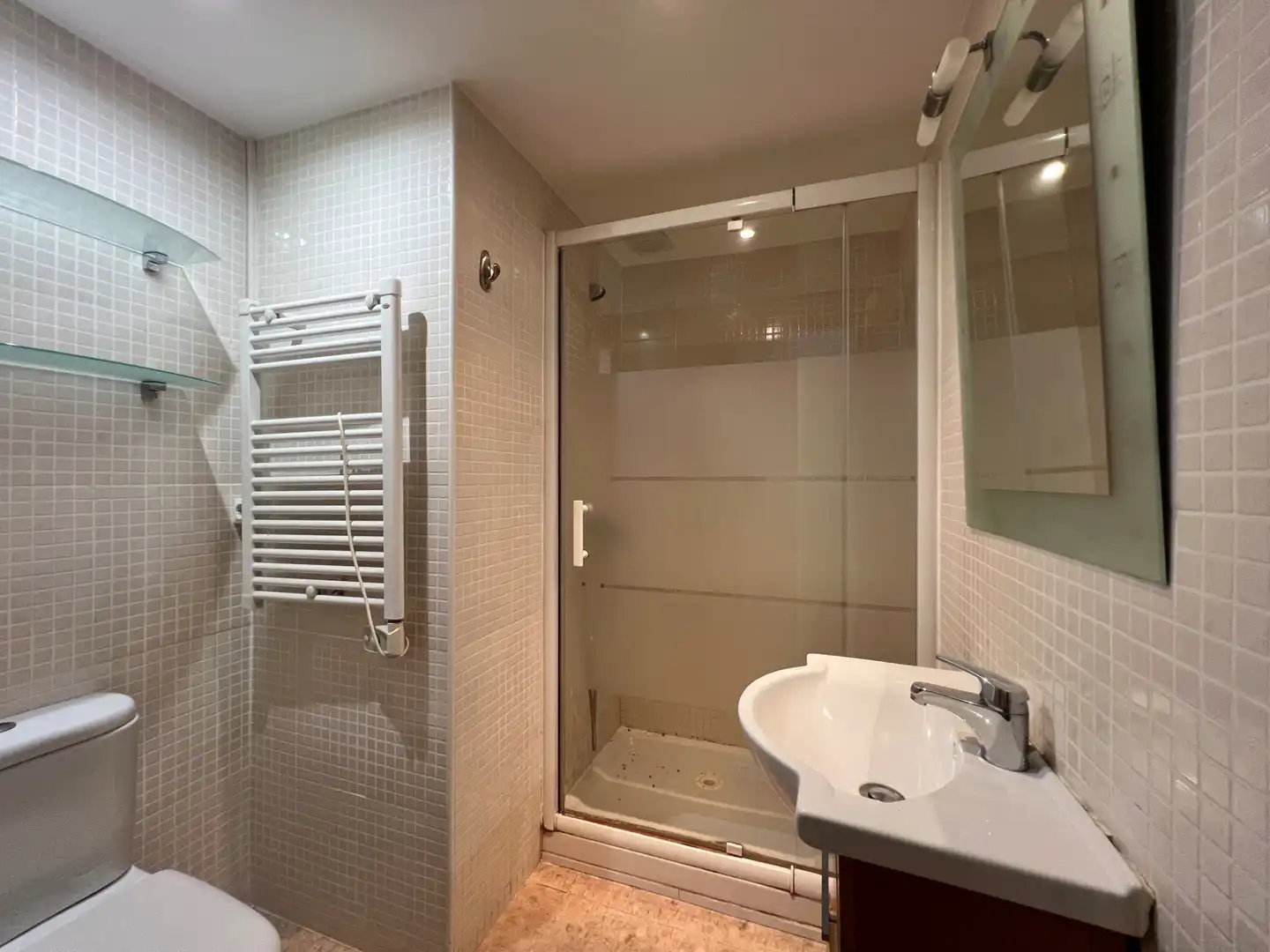 Bathroom of Flat for rent in Reus  with Air Conditioner, Heating and Private garden