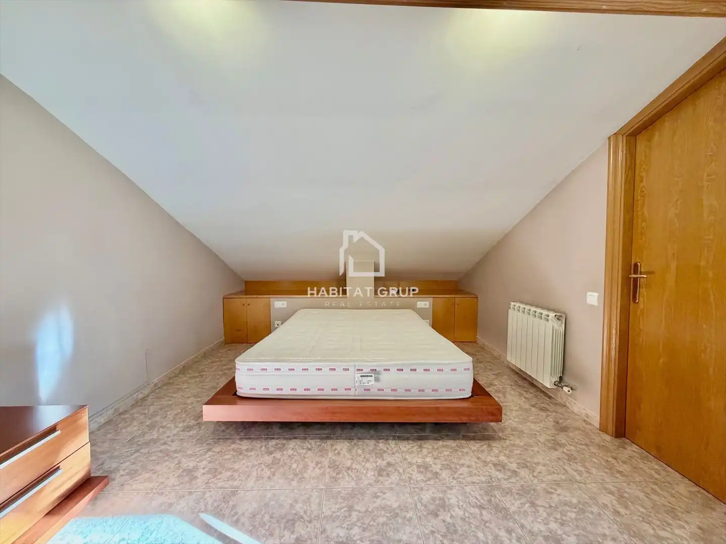 Habitación de Dúplex en venta en Girona con Aire acondicionado, Calefacción y Terraza